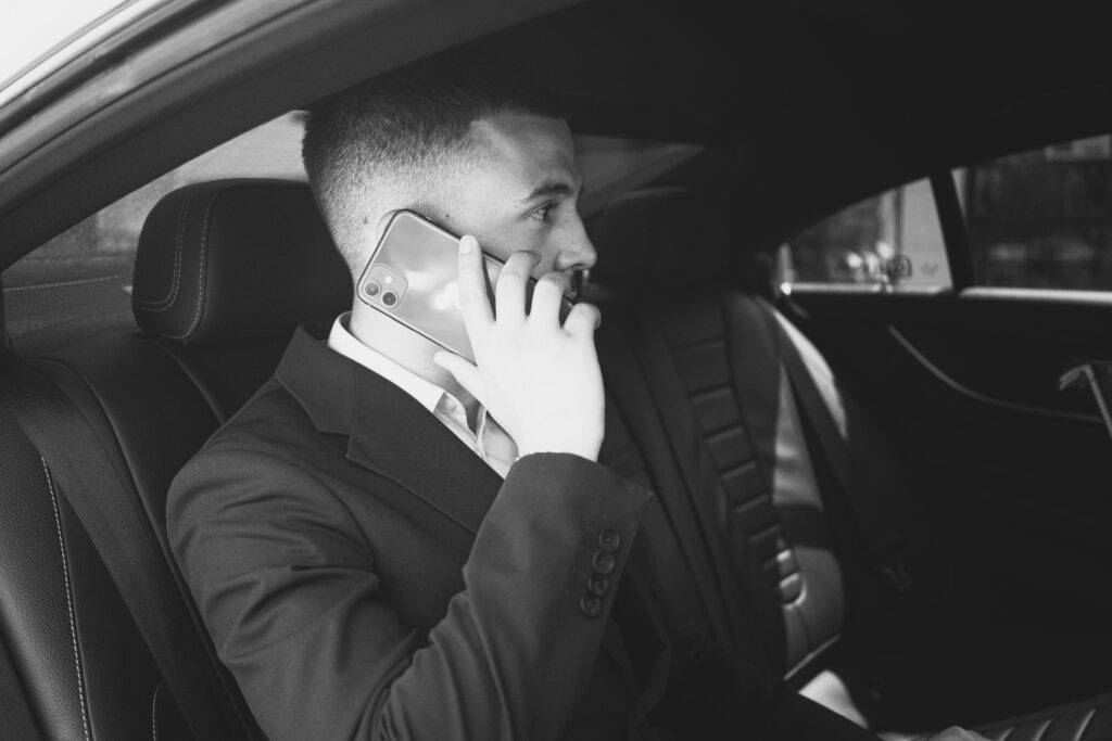 Angers-Chauffeur-prive-Chalonnes-sur-Loire-Nantes-Angers-Avrille-Beaucouze-ecouflant-Trelaze-Aeroport VTC ANGERS PRESTIGE PRESTATION TAXI ANGERS CHAUFFEUR PRIVÉ PRIX ABORDABLE 24/24 7J7 SÉMINAIRE MARIAGE SOCIAL COSTUME HAUT DE GAMME UBER GROUPE CONFORT MIS À DISPOSITION CÉLÉBRITÉS STAR ACCOMPAGNEMENT ARTISTE DISCRET A L'ÉCOUTE CLIENT GARE AÉROPORT