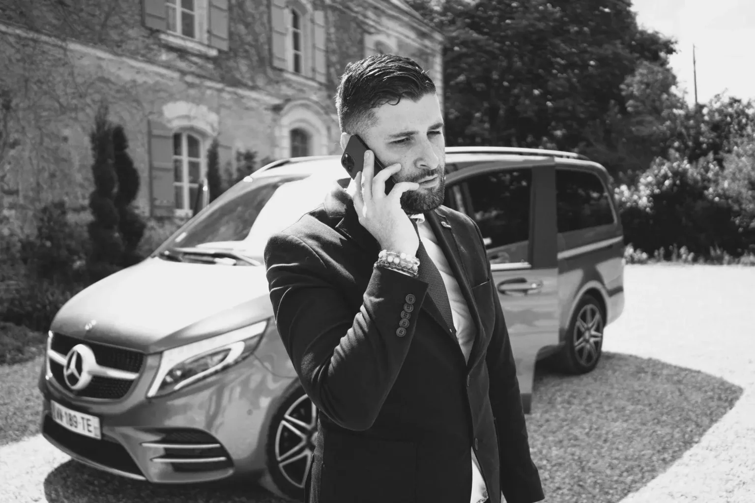 VAN VTC ANGERS PRESTIGE PRESTATION TAXI ANGERS CHAUFFEUR PRIVÉ PRIX ABORDABLE 24/24 7J7 SÉMINAIRE MARIAGE SOCIAL COSTUME HAUT DE GAMME UBER GROUPE CONFORT MIS À DISPOSITION CÉLÉBRITÉS STAR ACCOMPAGNEMENT ARTISTE DISCRET A L'ÉCOUTE CLIENT GARE AÉROPORT