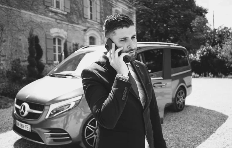 VAN VTC ANGERS PRESTIGE PRESTATION TAXI ANGERS CHAUFFEUR PRIVÉ PRIX ABORDABLE 24/24 7J7 SÉMINAIRE MARIAGE SOCIAL COSTUME HAUT DE GAMME UBER GROUPE CONFORT MIS À DISPOSITION CÉLÉBRITÉS STAR ACCOMPAGNEMENT ARTISTE DISCRET A L'ÉCOUTE CLIENT GARE AÉROPORT