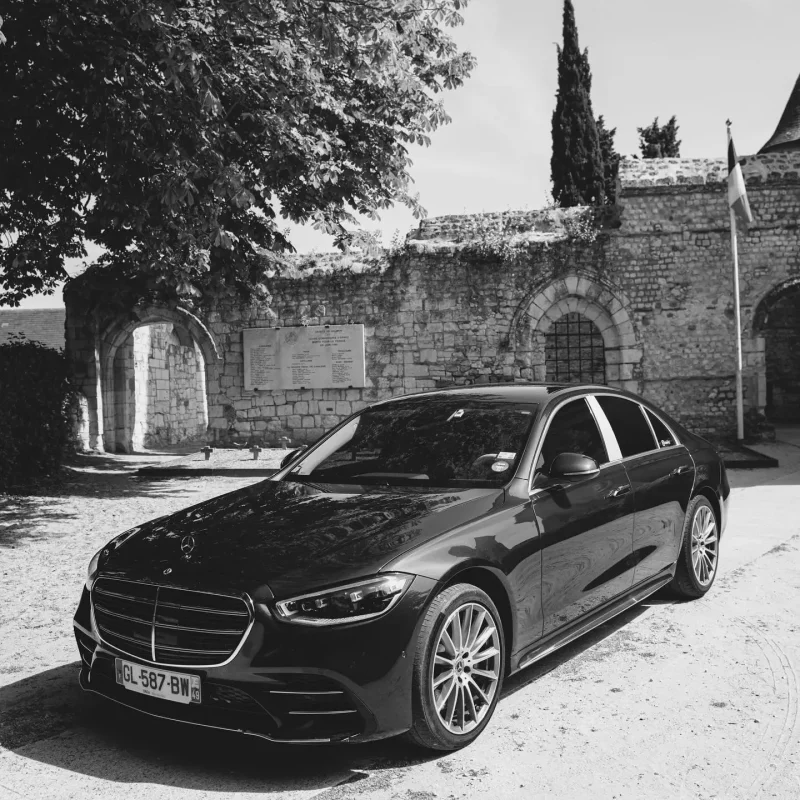 Angers Chauffeur prive Chalonnes-sur-Loire Nantes Angers-Avrille Beaucouze ecouflant Trelaze Aeroport VTC ANGERS PRESTIGE PRESTATION TAXI ANGERS CHAUFFEUR PRIVÉ PRIX ABORDABLE 24/24 7J7 SÉMINAIRE MARIAGE SOCIAL COSTUME HAUT DE GAMME UBER GROUPE CONFORT MIS À DISPOSITION CÉLÉBRITÉS STAR ACCOMPAGNEMENT ARTISTE DISCRET A L'ÉCOUTE CLIENT GARE AÉROPORT